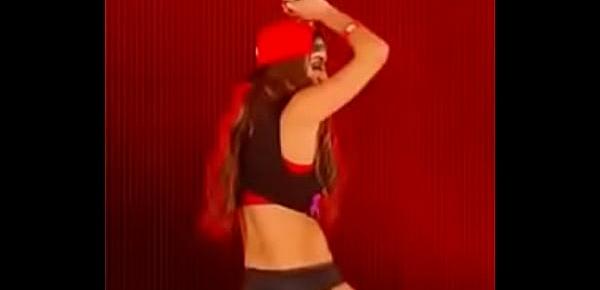  Nikki Bella booty shake.